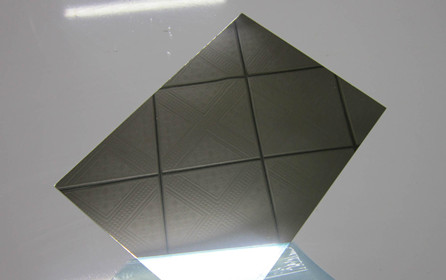 進(jìn)口鏡面鋁板與國產(chǎn)鏡面鋁板有啥區(qū)別？