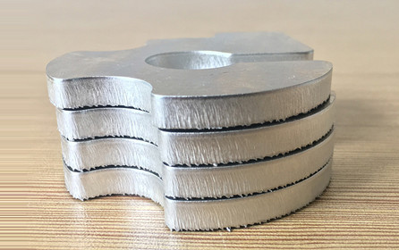 6061鋁板加工時(shí)出現(xiàn)毛刺的原因有哪些